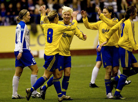 Catharine Paaske Sorensen, jublar med sina medspelare,