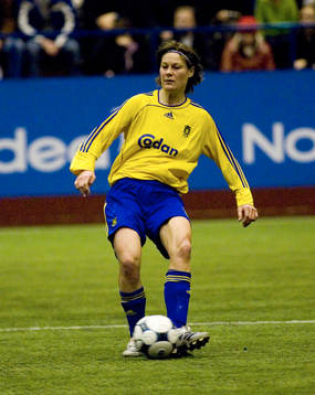 Anne Dot Eggers, Bröndby