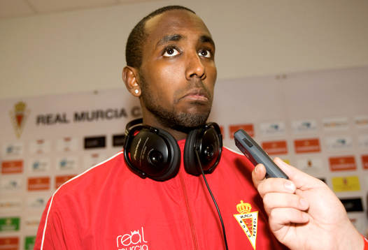 Henok Goitom, Real Murcia, inte roligt svara på frågorna