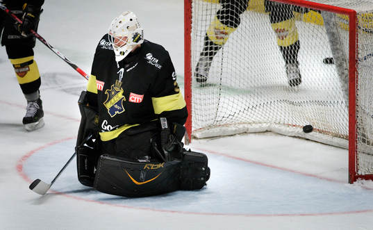 Jimmy Danielsson, Målvakt, AIK, släpper in pucken bakom