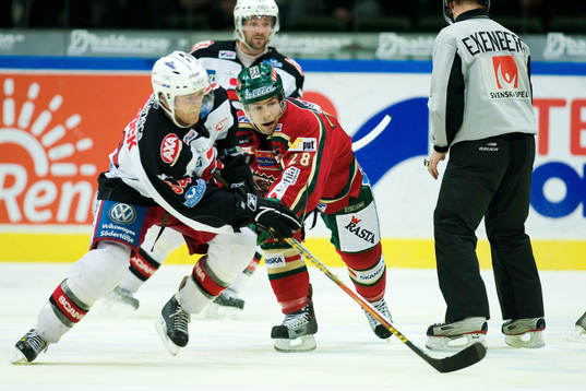Martin Pluss, Frölunda mot Quinn Hancock, Södertälje