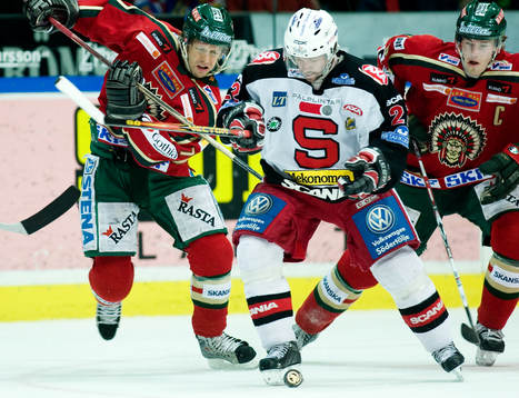 Tomi Kallio kämpar mot Stefan Bemström i Södertälje