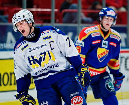 Johan Davidsson, HV71, skriker ut sin frustration