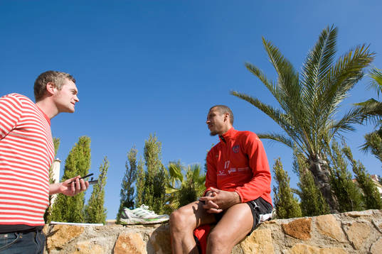 Henrik Larsson med reporter