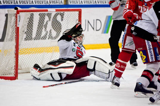 Jhonas Enroth, Målvakt Södertälje räddar i
