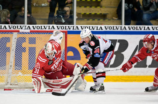 Linus Klasen, Södertälje försöker gå på mål framför