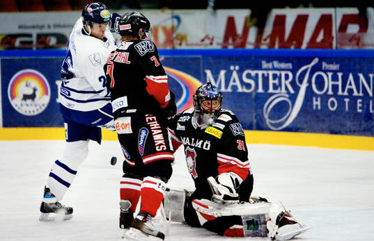 Jani Hurme, Malmös målvakt vet inte var pucken är