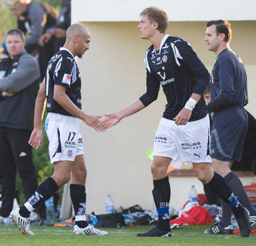 Byte, Tobias Holmqvist byter av  Henrik Larsson