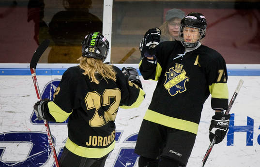 Isabelle Jordansson och Maria Rooth, AIK jubel