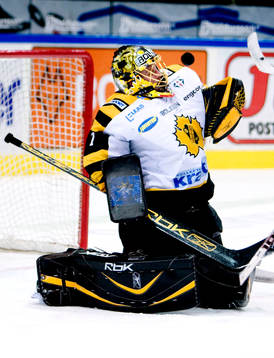 Andreas Hadelöv, målvakt, Skellefteå, gör en räddnig