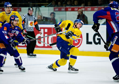 Tony Mårtensson, Sverige, avlossar ett skott