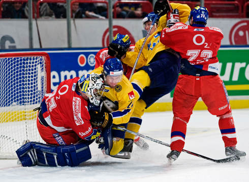 Jonas Frögren, Sverige, åker in i Milan Hnilicka,