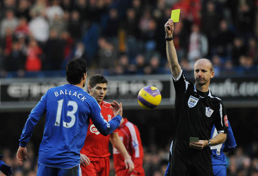 Mike Riley, domare, ger Michael Ballack, Chelsea, gult