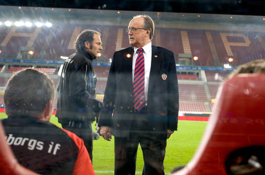 Sten-Inge Fredin, ordförande HIF, på plats på Philips