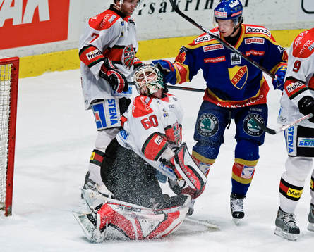 Nicklas Danielsson, Djurgården, irriterar Karol Krizan,
