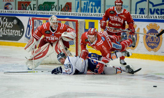 Sanny Lindström, Timrå flyger över Ville Vahalahti,