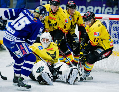 Turbulent framför Jens Holmström i Västerås mål