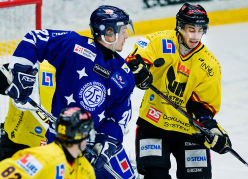 Juha Lind, Leksand, och Rikard Ekström, Västerås, i kamp