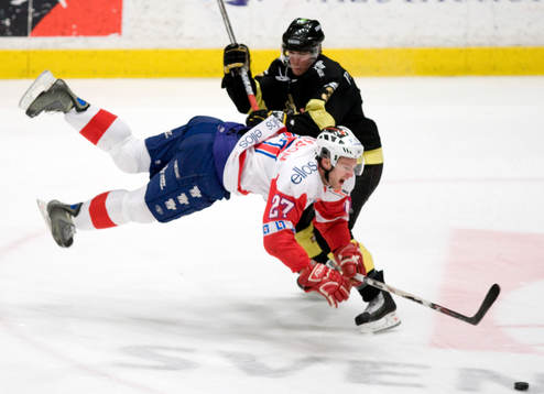Mike McKenna, AIK, och Jens Karlsson, Borås