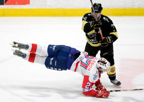 Mike McKenna, AIK, och Jens Karlsson, Borås