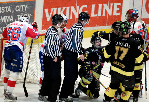 Mattias Beck, AIK, gratuleras