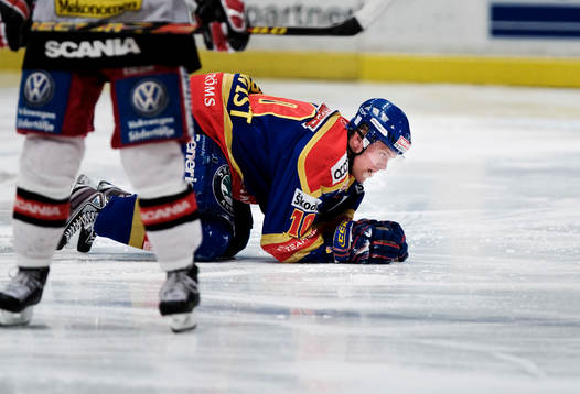 Patric Hörnqvist, Djurgården, ligger på isen. Depp