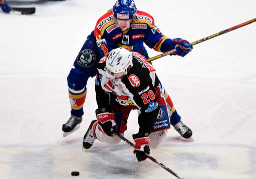 David Printz, Djurgården, trycker till Petri Pakaslahti,
