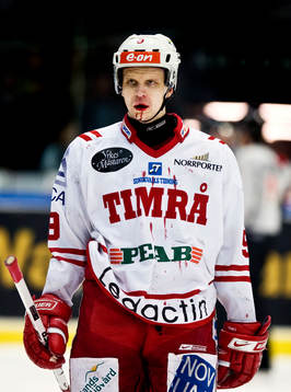 Kalle Koskinen, Timrå, blöder från munnen, blod, skada