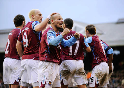 Fredrik Ljungberg, West Ham, jubel med lagkamrater