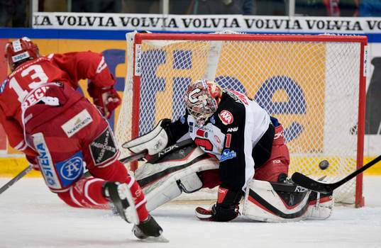 Peter Regin, Timrå gör 1-0 på Jhonas Enroth, Målvakt