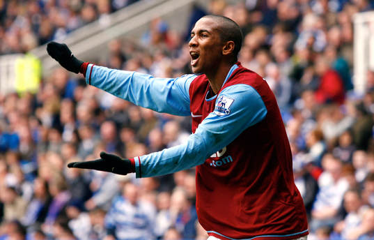 Ashley Young, Aston Villa, jubel