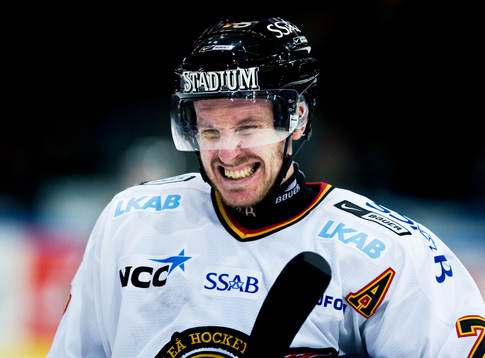 Jan Sandström, Luleå, grinar till ett leende