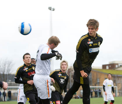 0-1, Simon Larsson nickar in en hörna