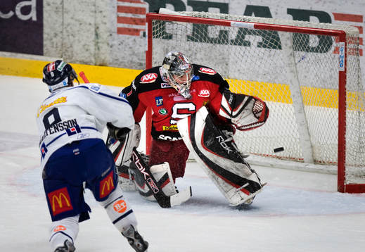 Jhonas Enroth, målvakt, Södertälje, ståtder undan