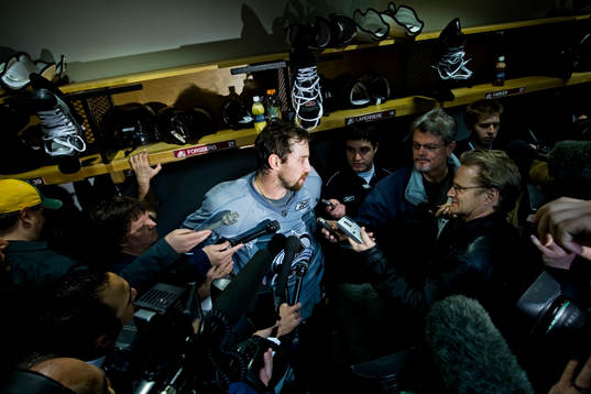 Peter Forsberg möter media
