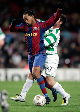 Ronaldinho och Scott McDonald