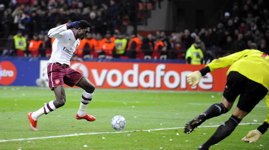 Emmanuel Adebayor, Arsenal gör 0-2