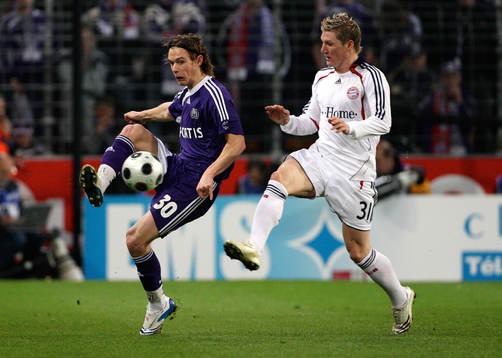 Guillaume Gillet, Anderlecht och Bastian Schweinsteiger