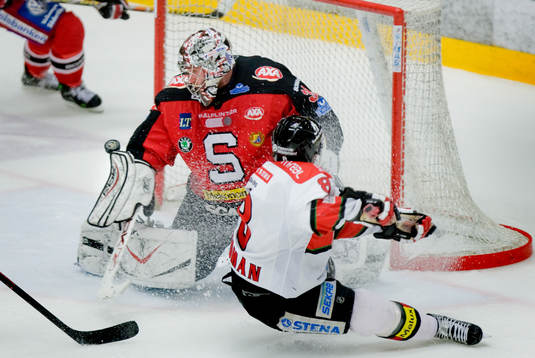 Oscar Hedman, MODO, trycker in 2-3 på övertid bakom