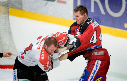 Niklas Sundström, MODO, och Kristian Kudroc, Södertälje,