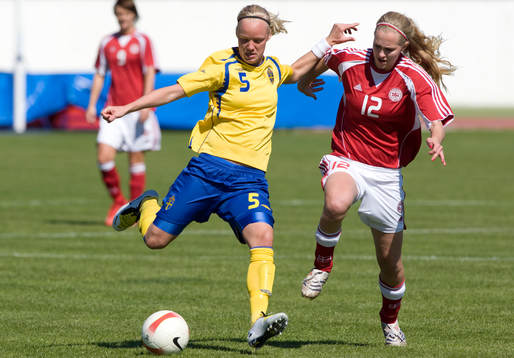 Caroline Seger, Sverige, och Line Röddik Hansen, Danmark