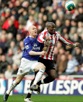 Andrew Johnson, Everton och Nyron Nosworthy, Sunderland
