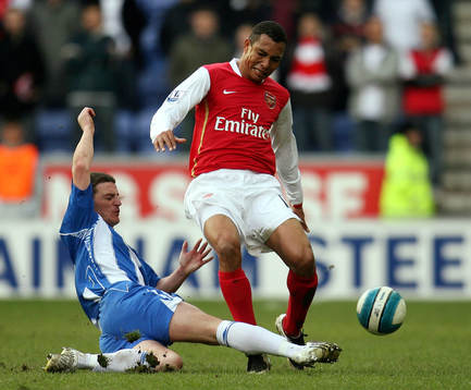 Jason Koumas, Wigan, och Gilberto Silva, Arsenal