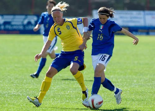 Caroline Seger, Sverige,  och Pamela Conti, Italien