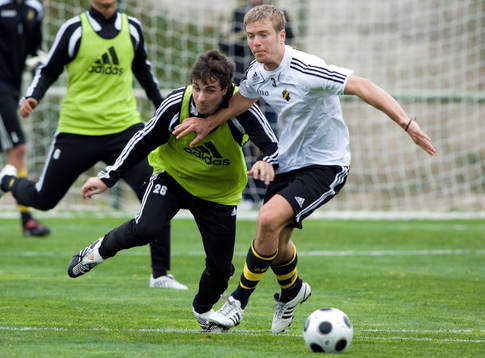Daniel Mendes, AIK, och Per Karlsson, AIK