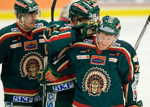 Antti-Jussi Niemi klappas om