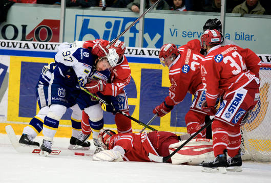 Per Ledin, HV71 kämpar framför Johan Backlund, Målvakt
