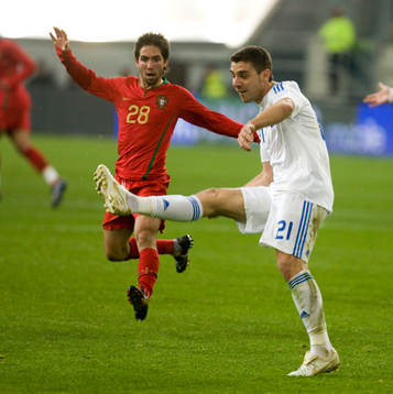 Katsouranis, Grekland och Joao Moutinho, Portugal