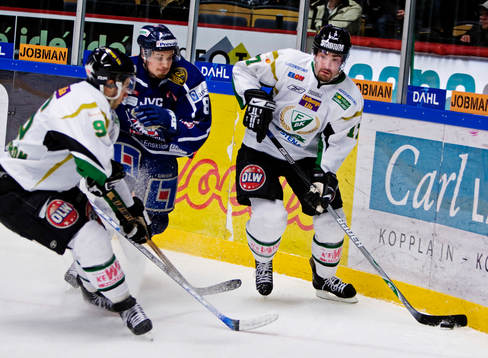 Mathias Johansson, Färjestad, med pucken