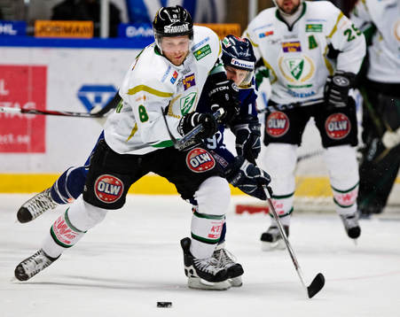 Eero Somervuori, Färjestad, förföljs av Kim Staal,